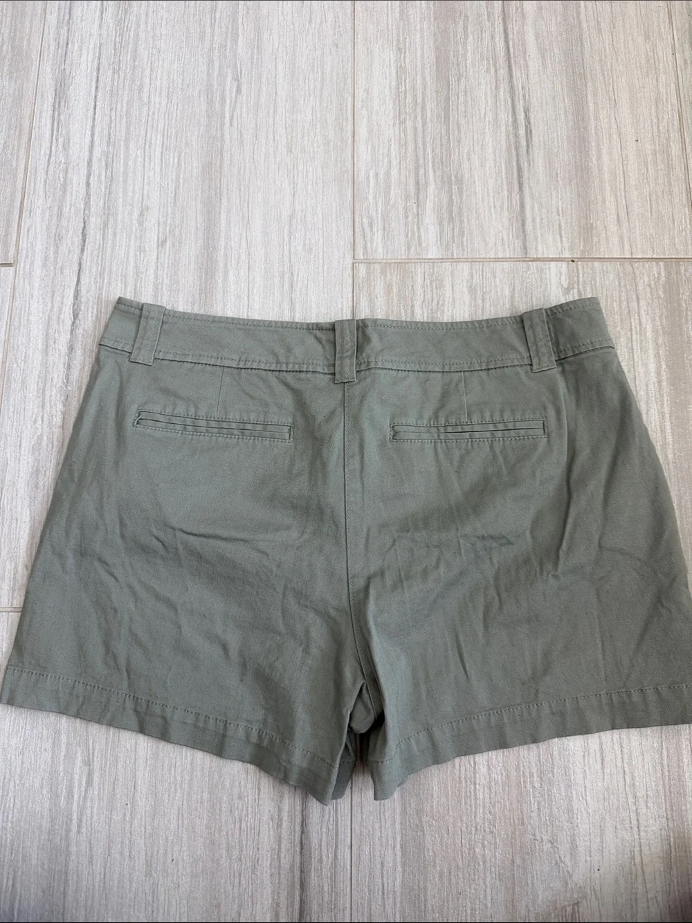 New‎ York & Company light green grey Casual Chino Shorts size 10 structured